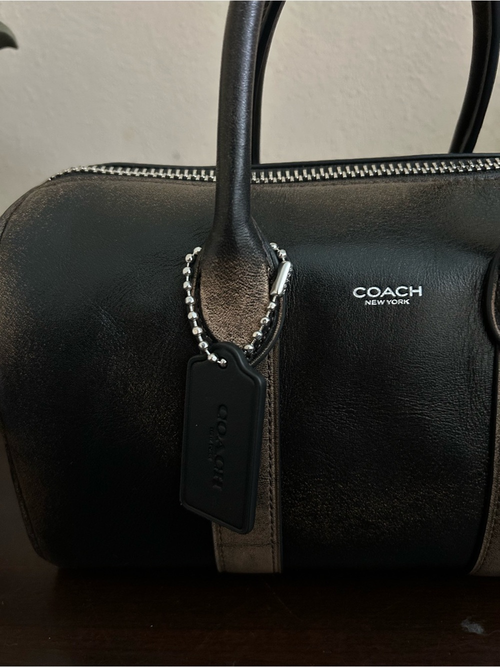 Coach Compass 25 Loved Leather bag - Picture 4 of 10